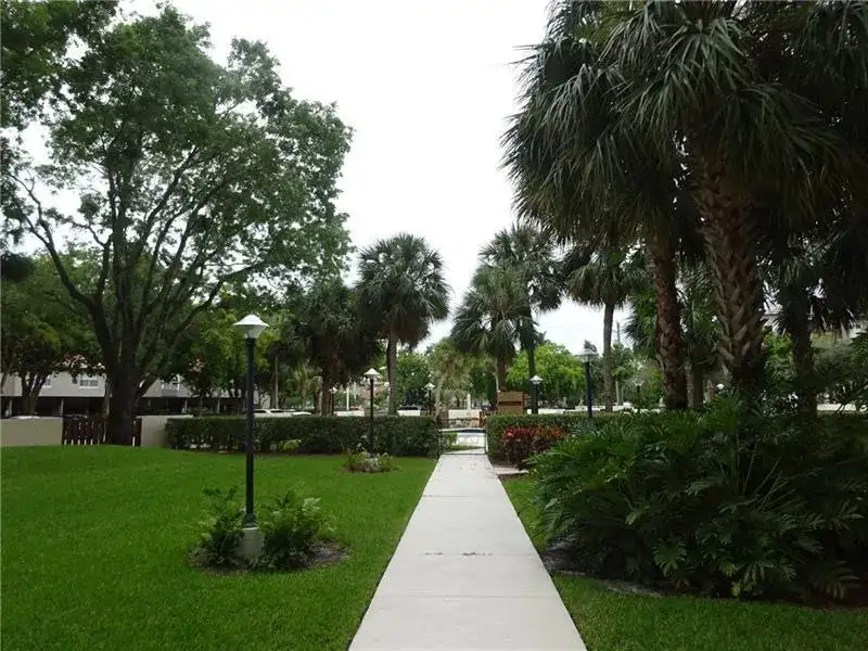 10777 W SAMPLE Road # 619, Coral Springs FL 33065 photo 4