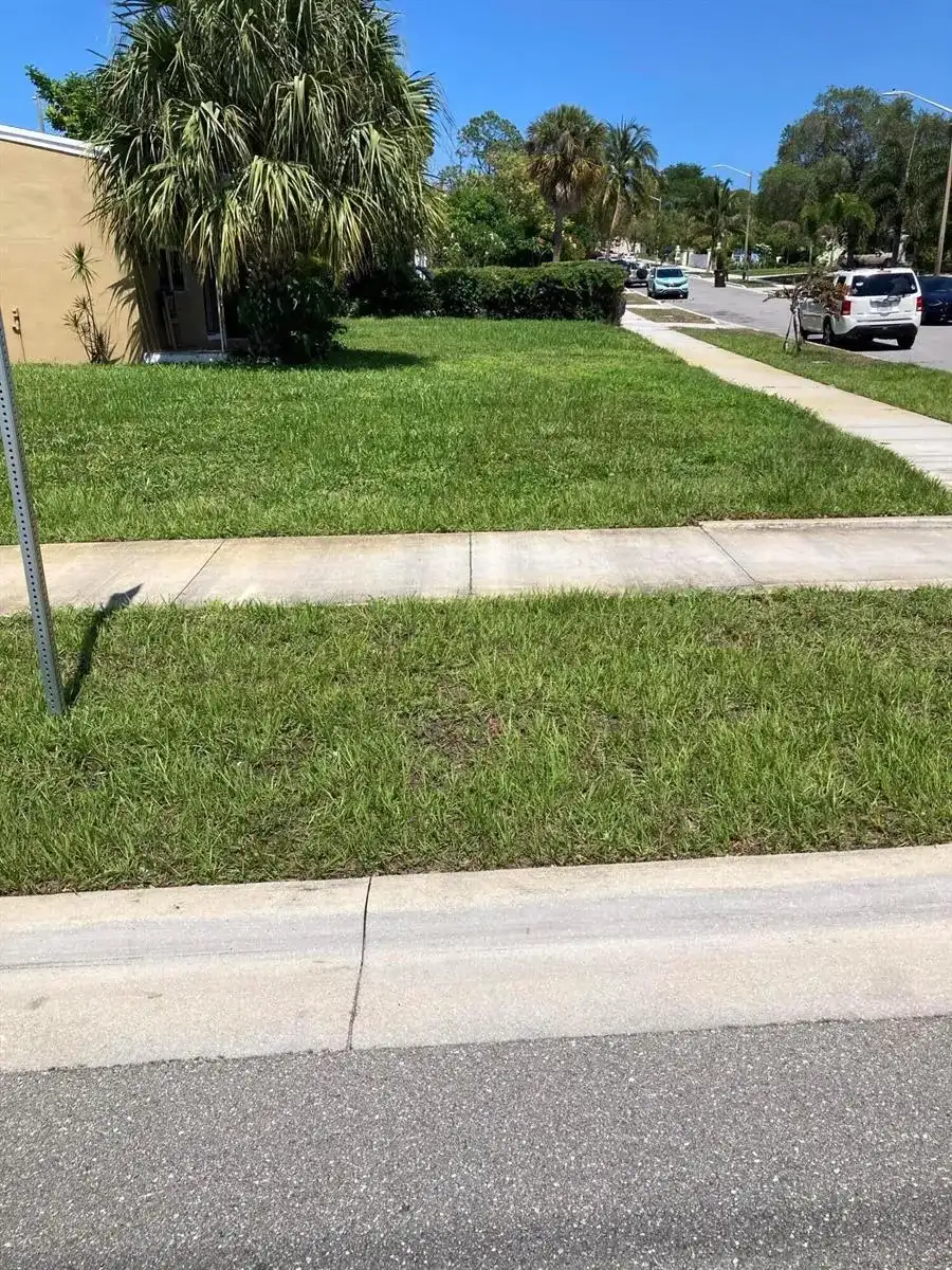 939 35TH Street, West Palm Beach FL 33407