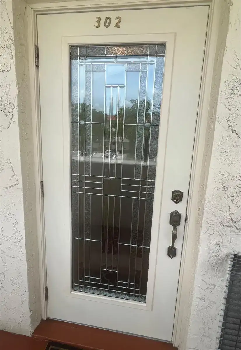 9410 N HOLLYBROOK LAKE Drive # 302, Pembroke Pines FL 33025 photo 2