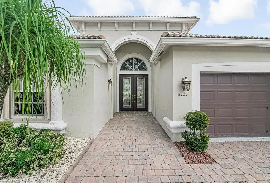 6525 MURANO Way, Lake Worth FL 33467 photo 2