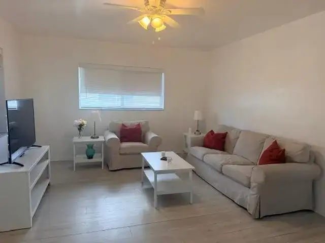 1100 ATLANTIC SHORES Boulevard # 409, Hallandale Beach FL 33009 photo 2