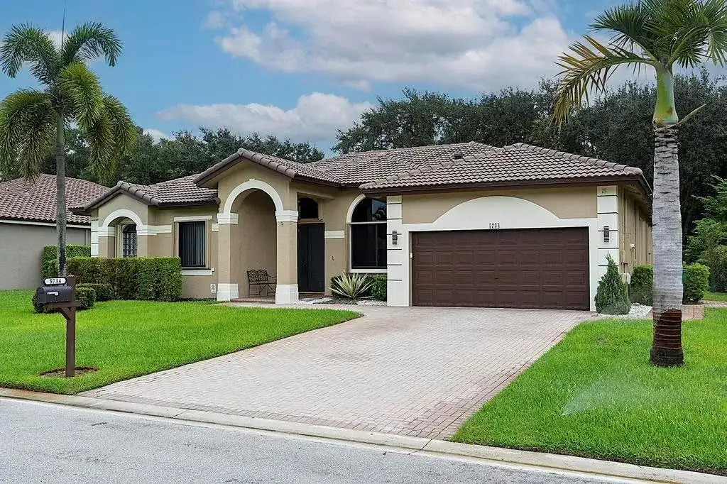 5734 NW 50th Drive, Coral Springs FL 33067 photo 3