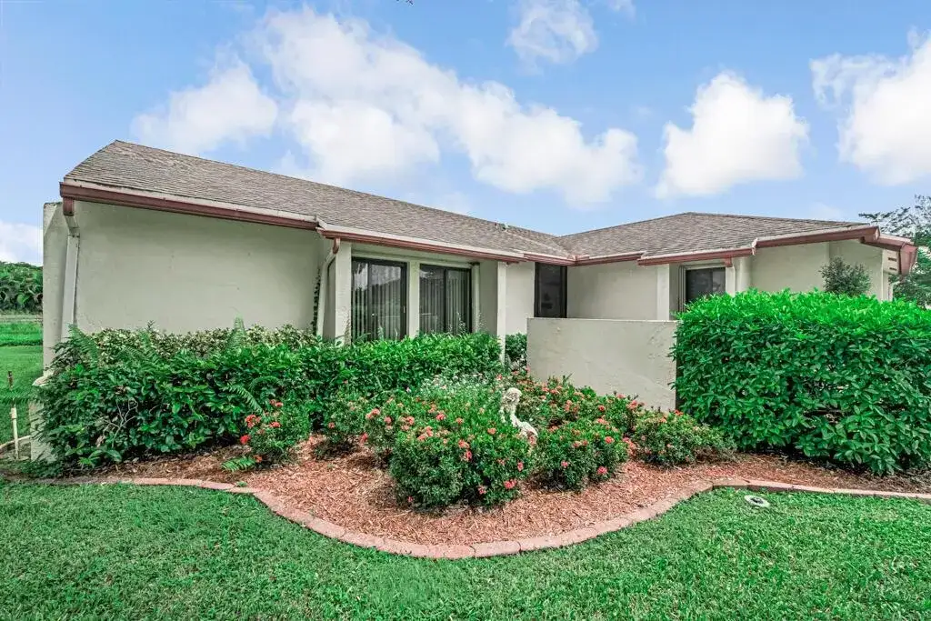 10301 GREENBRIAR Court, Boca Raton FL 33498 photo 4