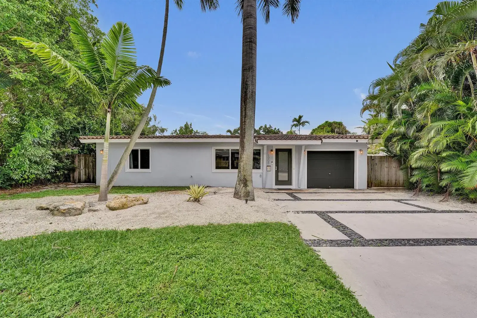 1908 NE 27th Drive, Wilton Manors FL 33306 photo 2