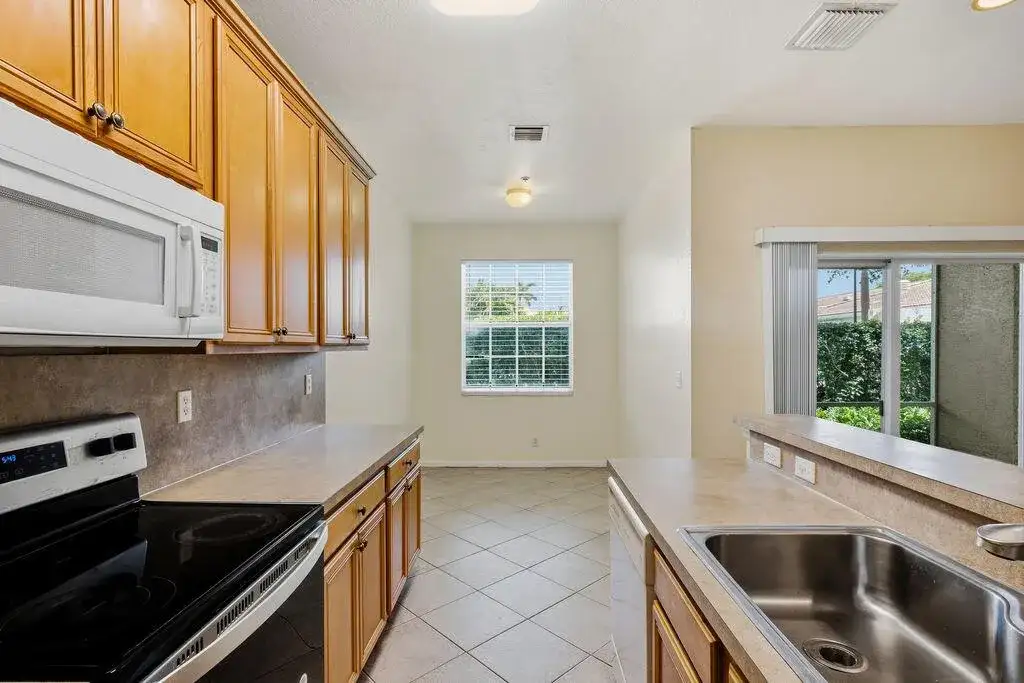 160 Village Boulevard # G, Tequesta FL 33469 photo 3
