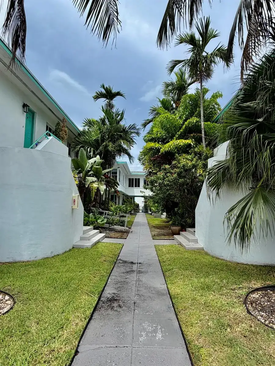 1980 BAY Drive # 8, Miami Beach FL 33141 photo 3