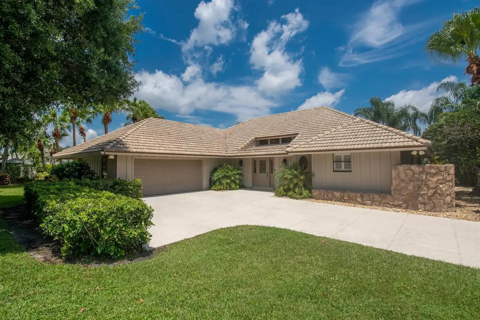 13 Balfour Road W, Palm Beach Gardens FL 33418