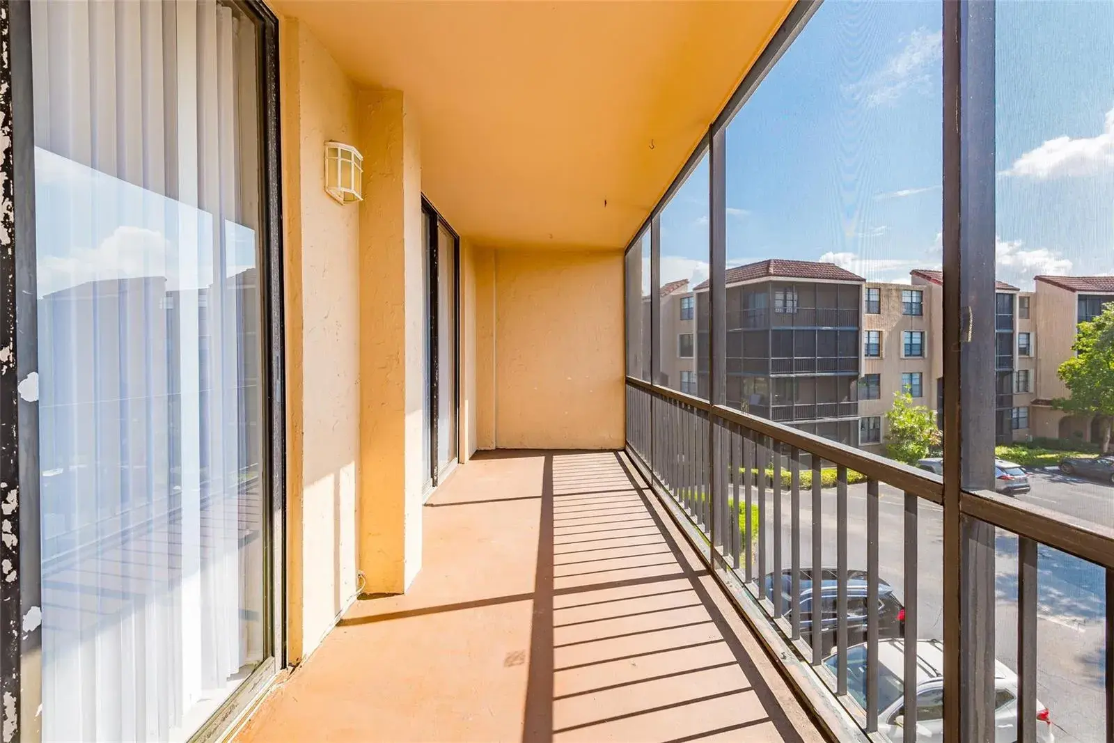 3900 N HILLS Drive # 302, Hollywood FL 33021
