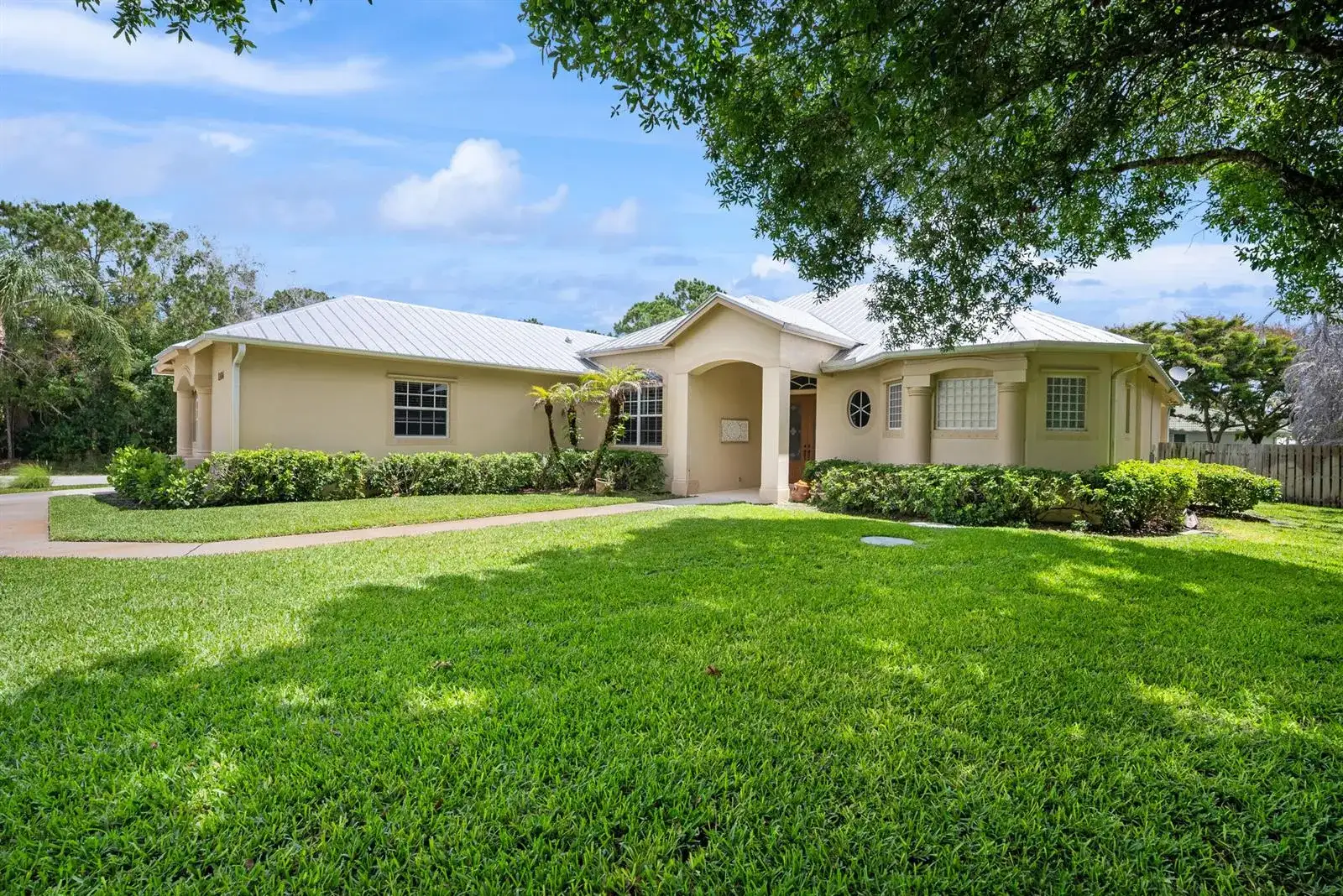 1106 SW THOREAU Court, Palm City FL 34990 photo 2