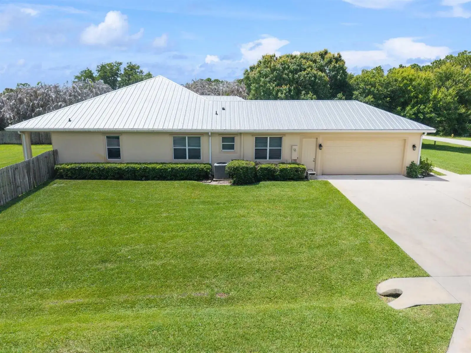 1106 SW THOREAU Court, Palm City FL 34990 photo 3