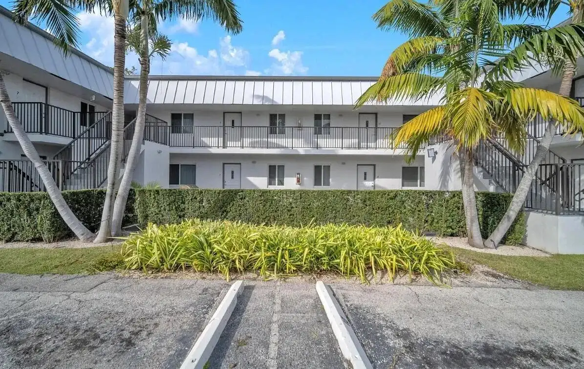655 JEFFERY Street # 10, Boca Raton FL 33487 photo 2