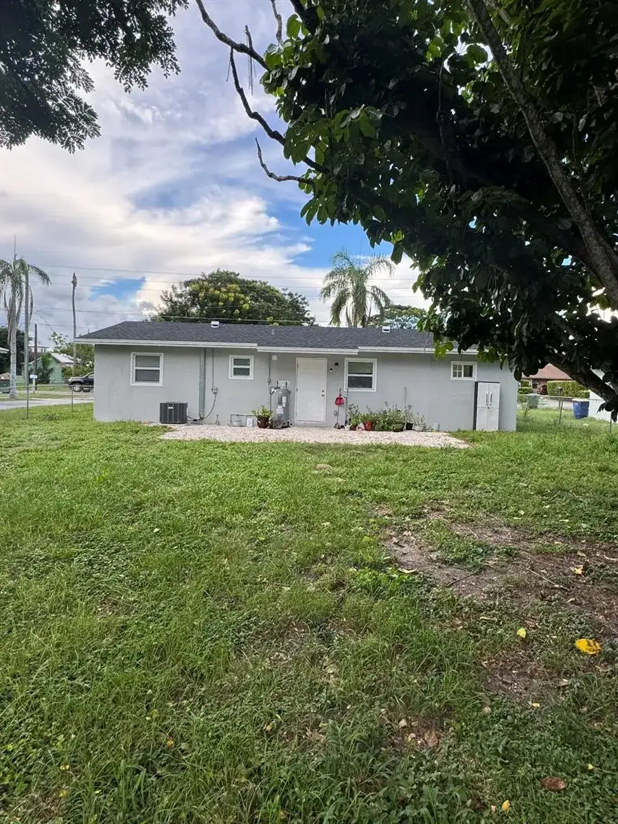 2801 AVENUE Q, Fort Pierce FL 34947 photo 2