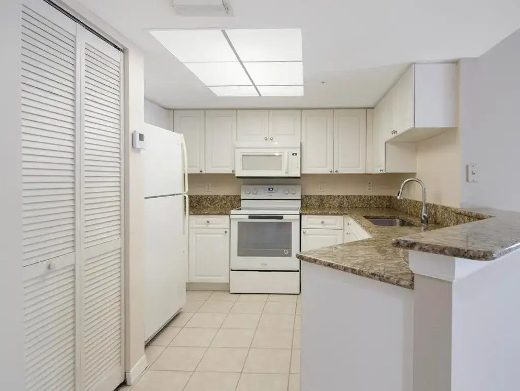 500 CRESTWOOD Court N # 506, Royal Palm Beach FL 33411 photo 4