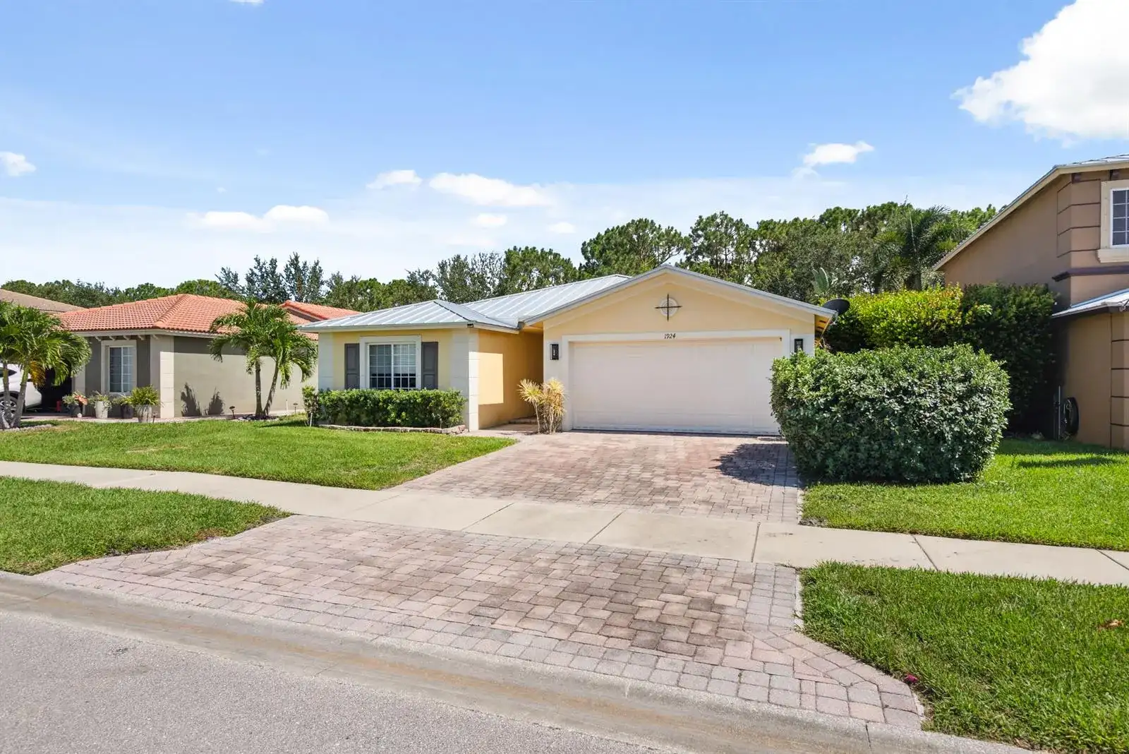 1924 SW JAMESPORT Drive, Port St. Lucie FL 34953 photo 3