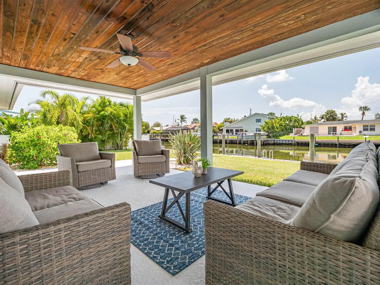 255 MARINA Drive, Fort Pierce FL 34949 photo 2