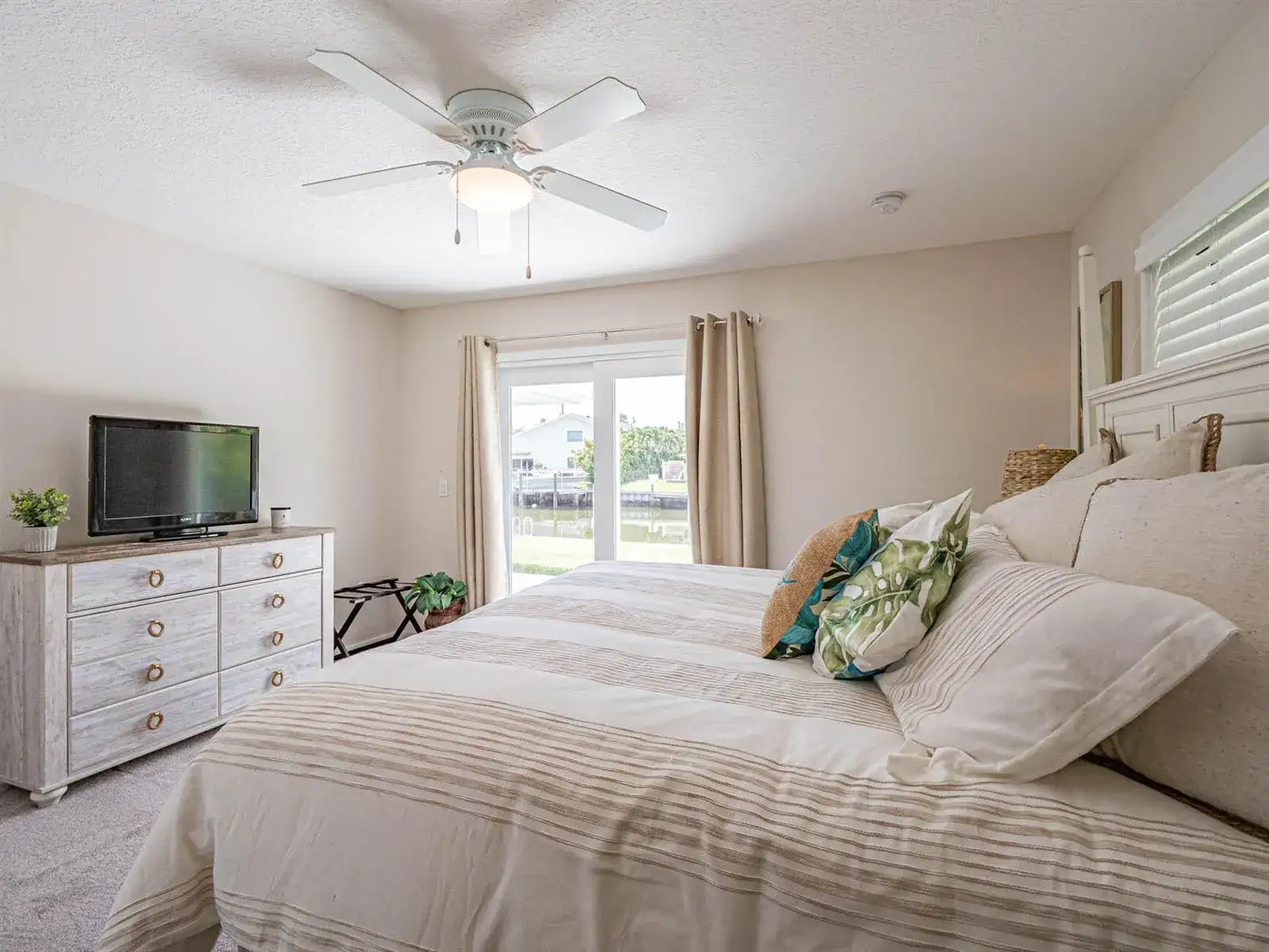 255 MARINA Drive, Fort Pierce FL 34949 photo 4