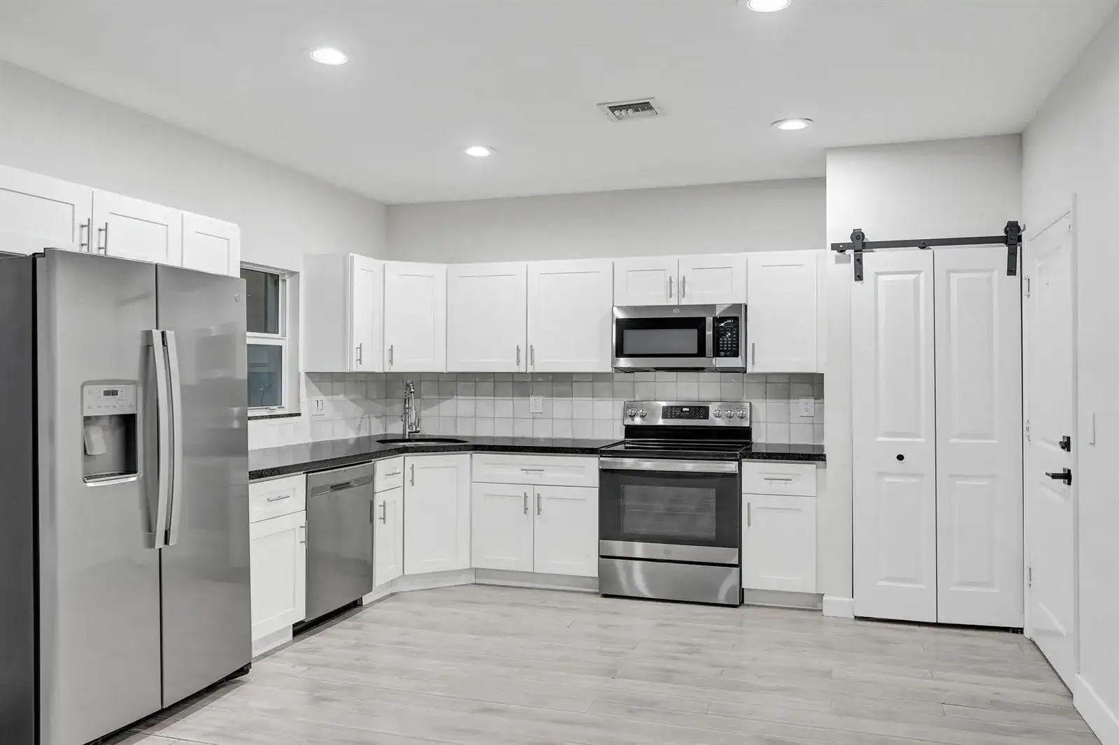 1035 NW 2ND Avenue, Fort Lauderdale FL 33311 photo 2