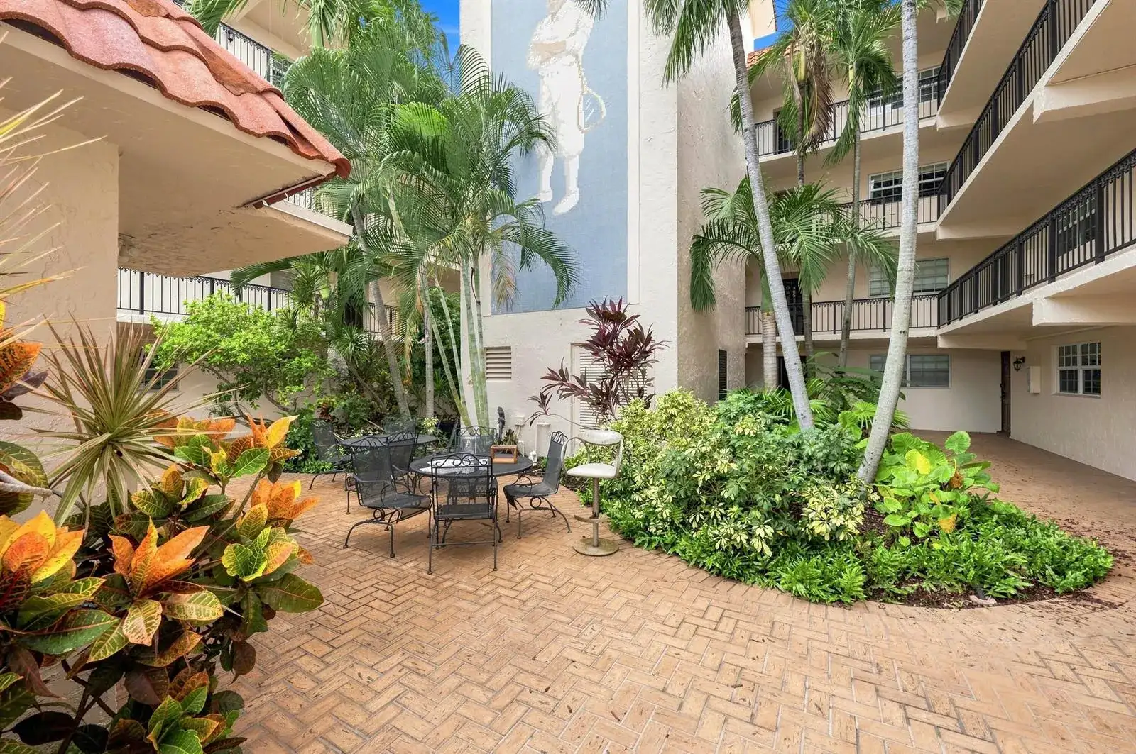 610 TENNIS CLUB Drive # 305, Fort Lauderdale FL 33311 photo 2