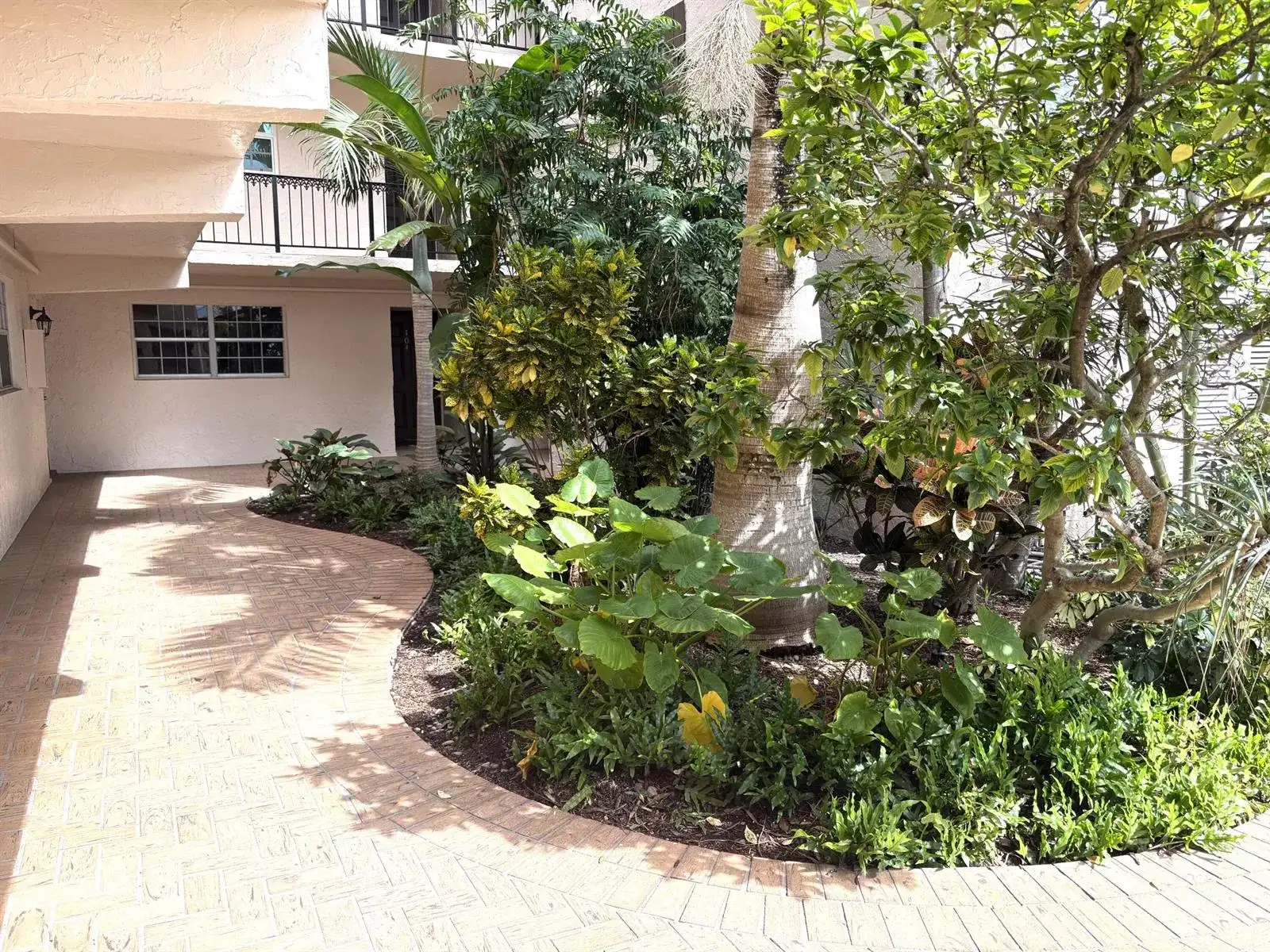 610 TENNIS CLUB Drive # 305, Fort Lauderdale FL 33311 photo 3
