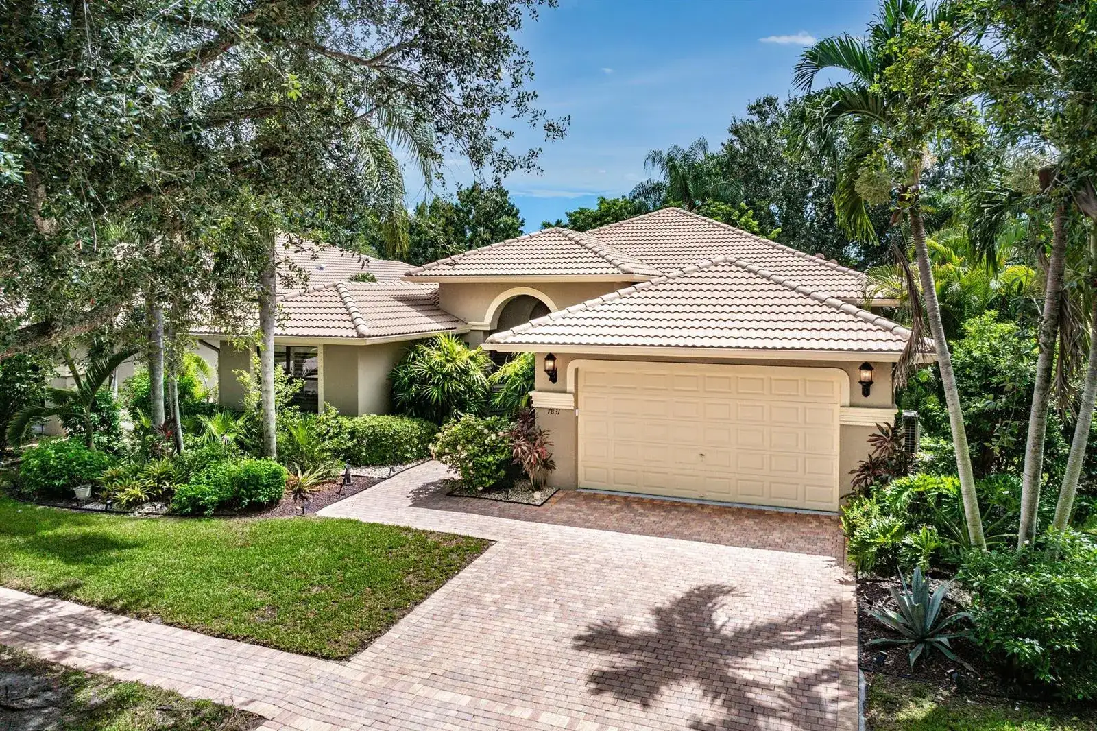 7831 Via Grande, Boynton Beach FL 33437 photo 2