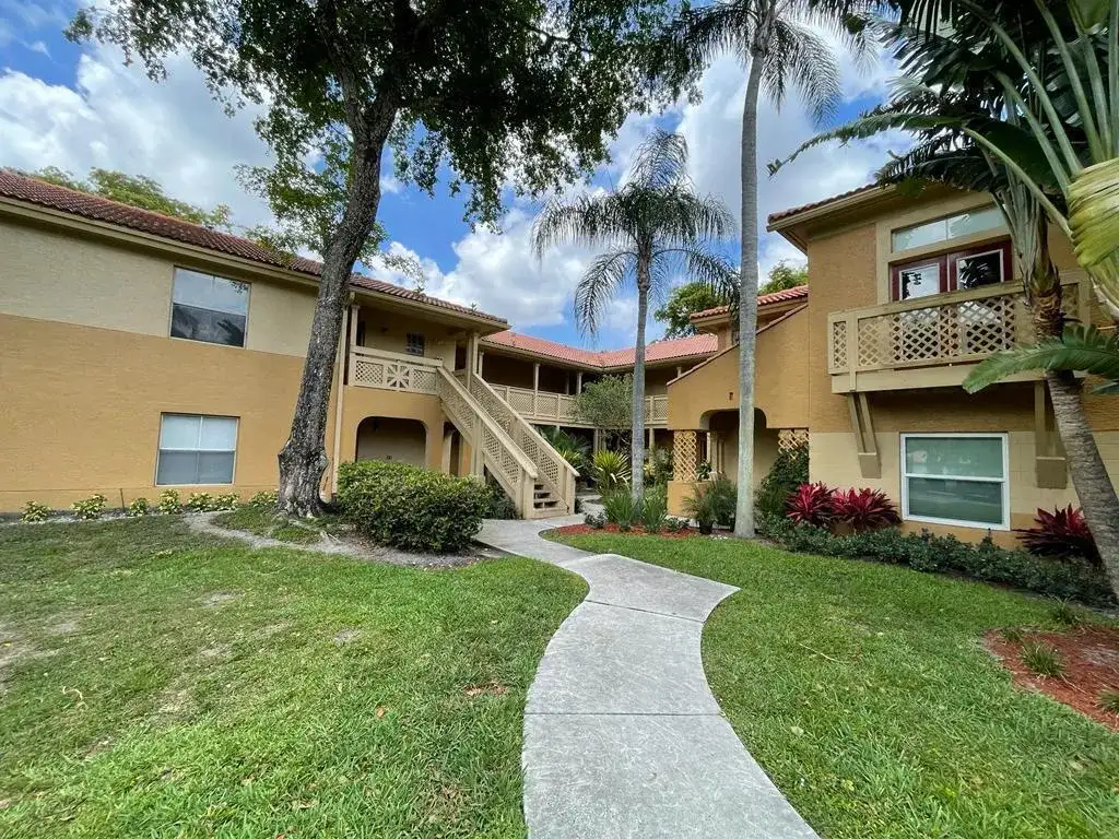 4783 Via Palm Lakes # 104, West Palm Beach FL 33417 photo 2