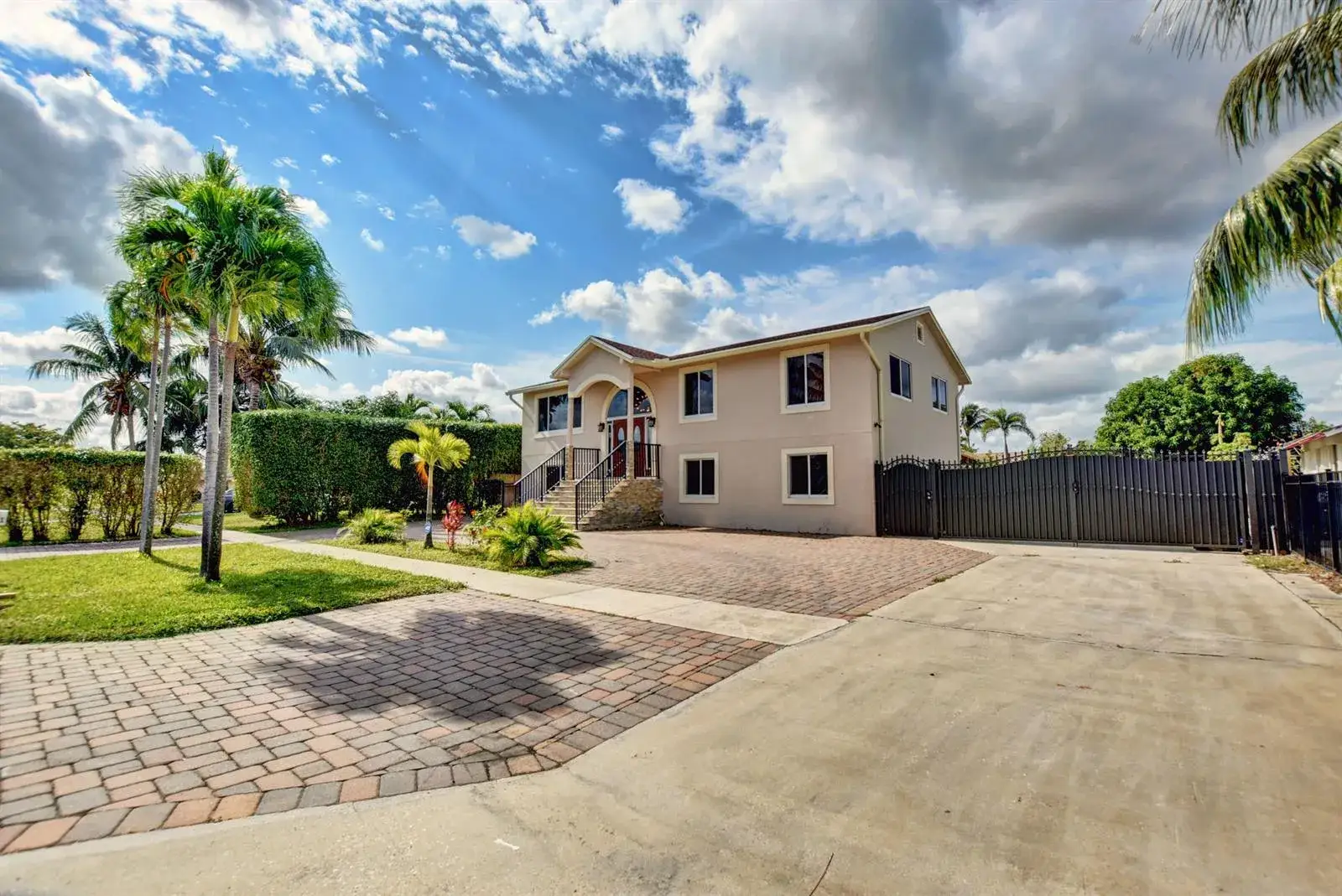 1371 Woodcrest Road W, West Palm Beach FL 33417