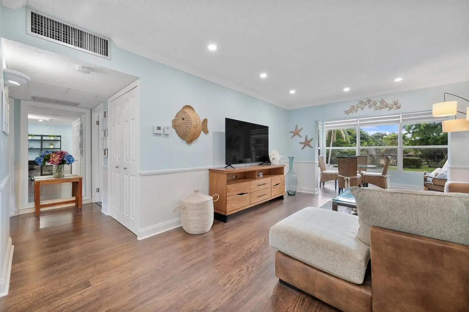 5171 W Oakland Park Boulevard # 204, Lauderdale Lakes FL 33313 photo 2