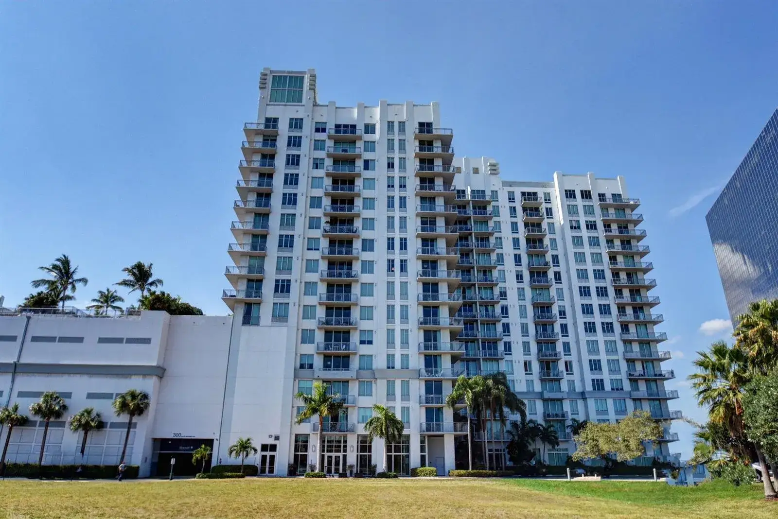300 S Australian Avenue # 128, West Palm Beach FL 33401