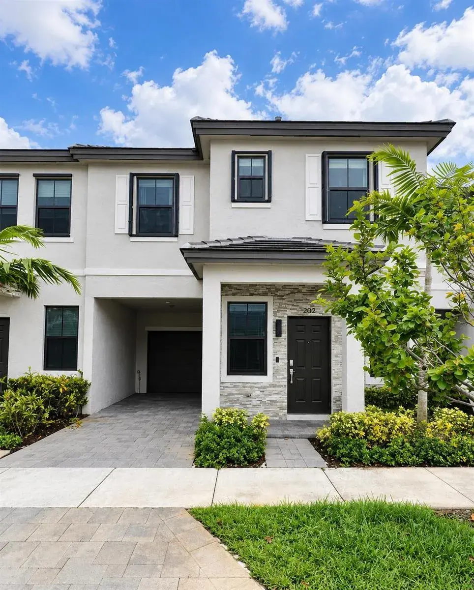 520 SW 19th Way, Fort Lauderdale FL 33312
