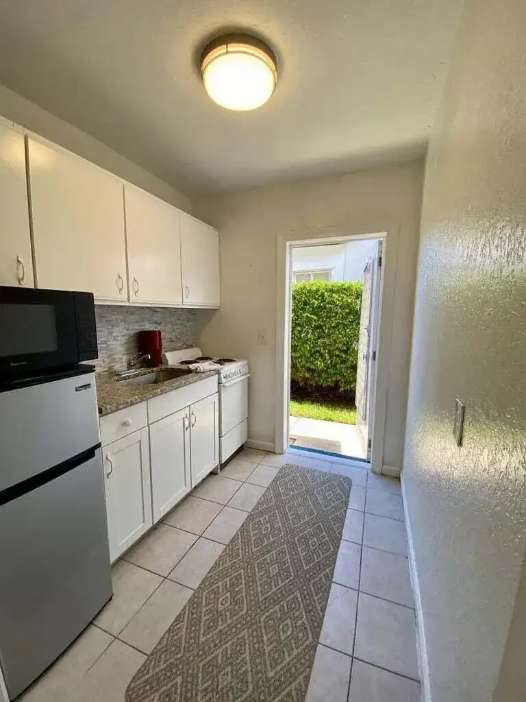 101 S GOLFVIEW Road # 8, FL 33460 photo 2