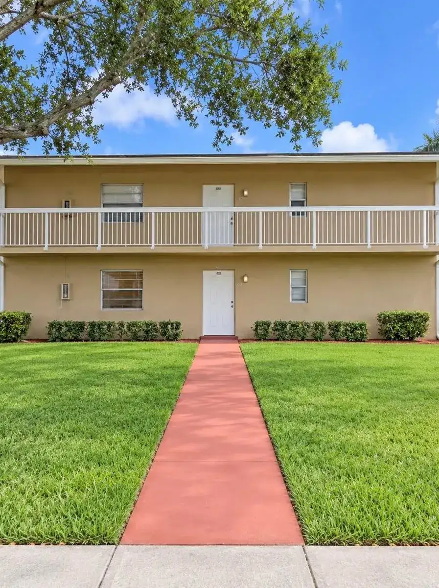 10113 TWIN LAKES Drive, Coral Springs FL 33071 photo 2