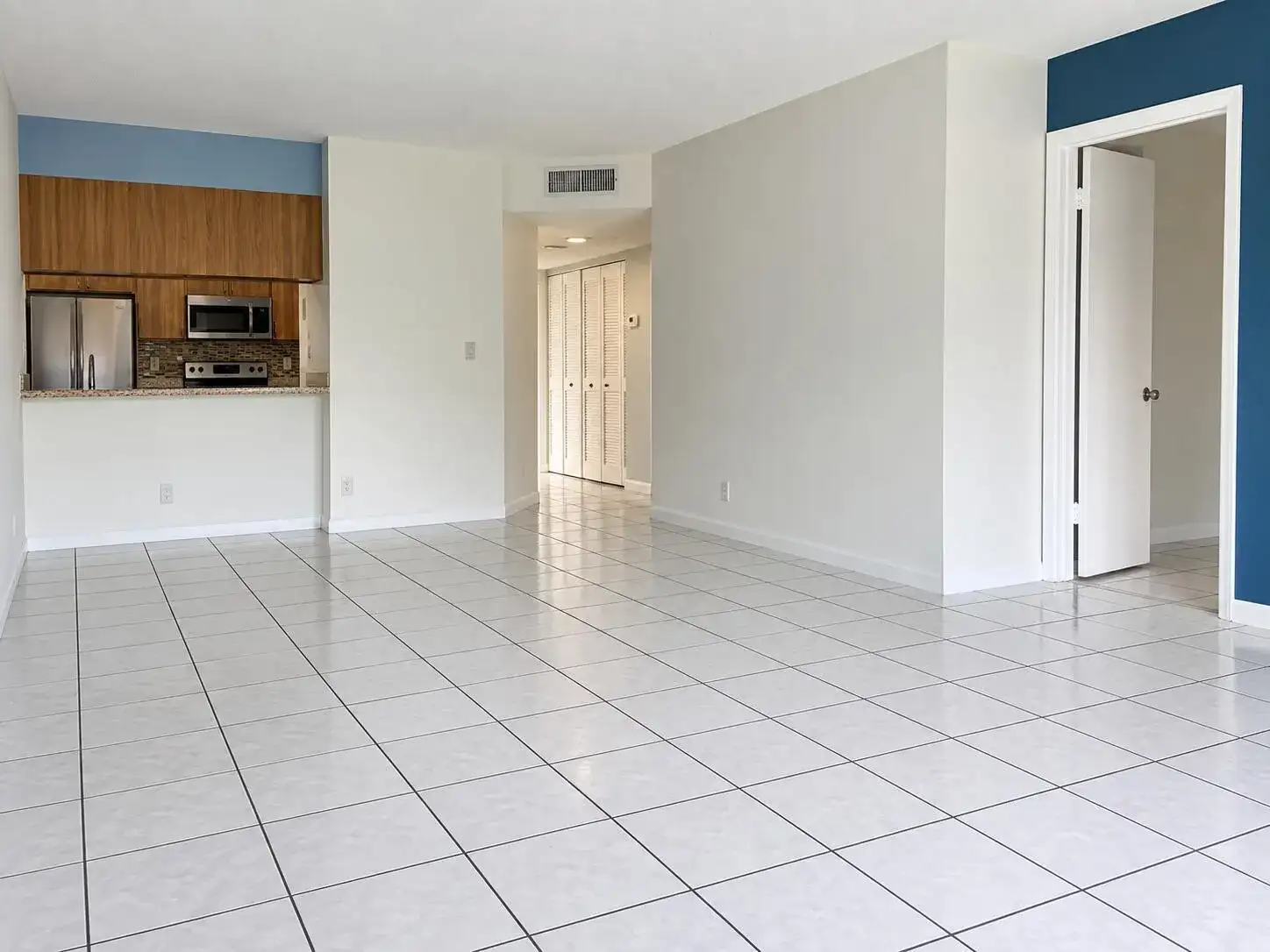 10113 TWIN LAKES Drive, Coral Springs FL 33071 photo 3