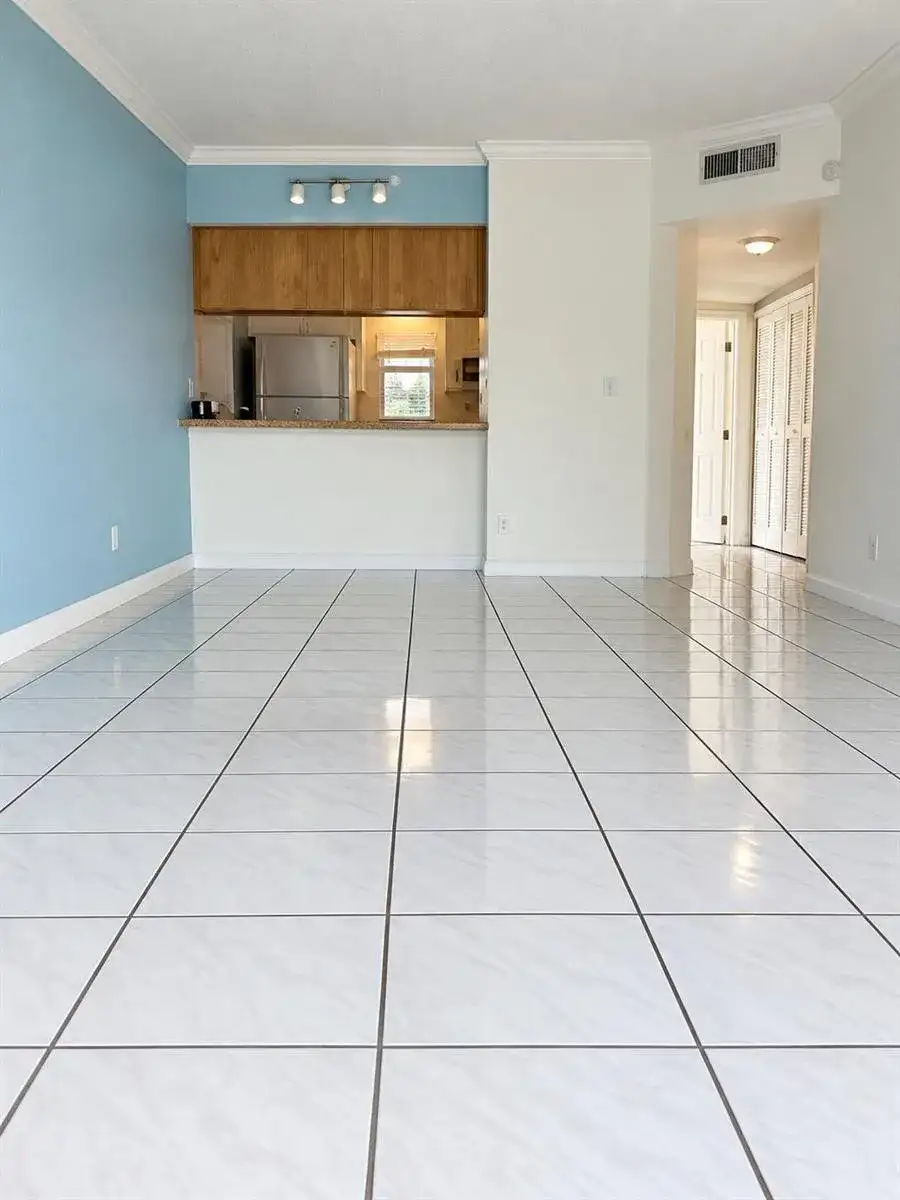 10113 TWIN LAKES Drive, Coral Springs FL 33071 photo 5