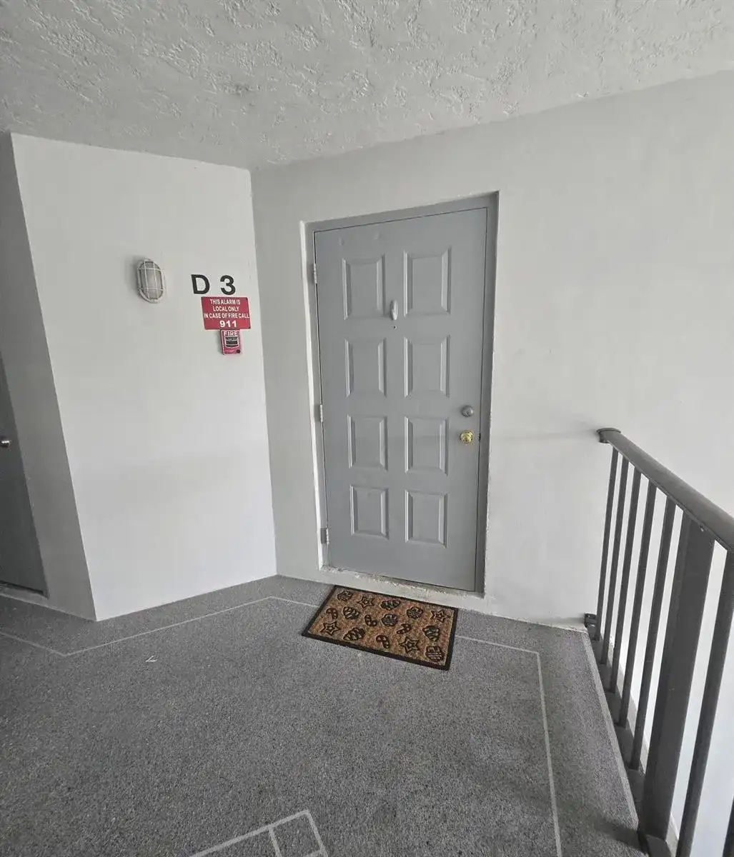 1009 Green Pine Boulevard # D3, West Palm Beach FL 33409 photo 2