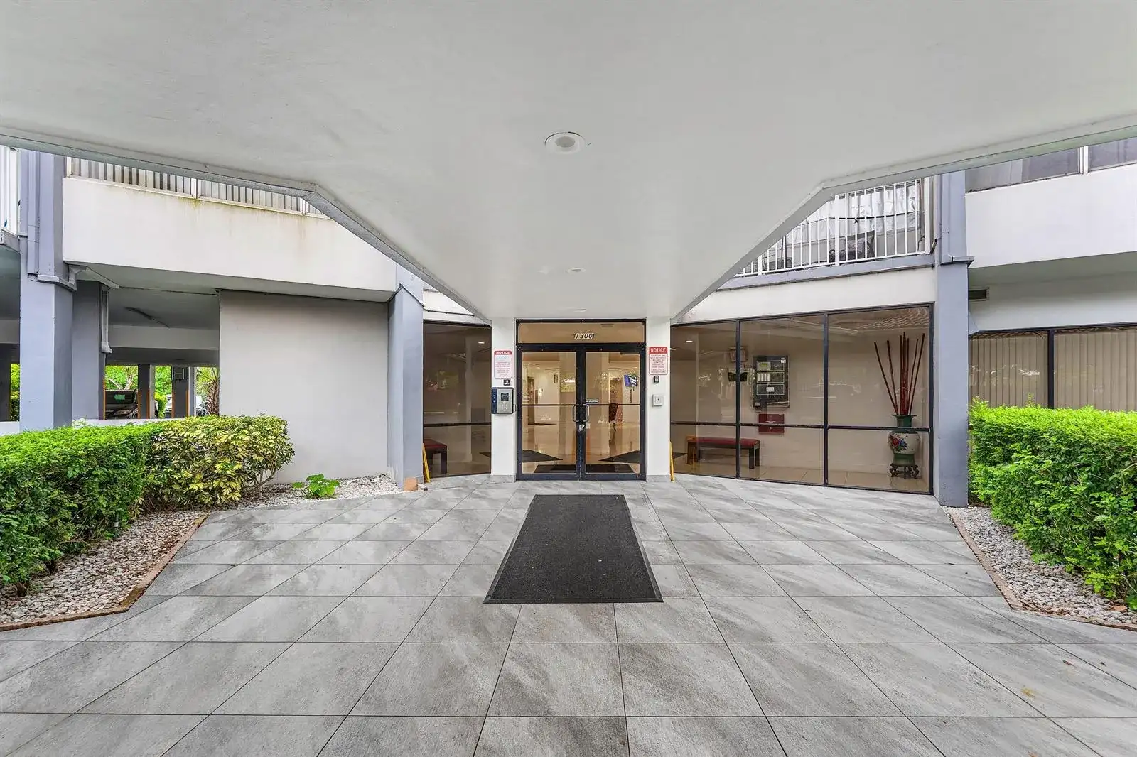 1300 NE Miami Gardens Drive # 308E, Miami FL 33179 photo 4