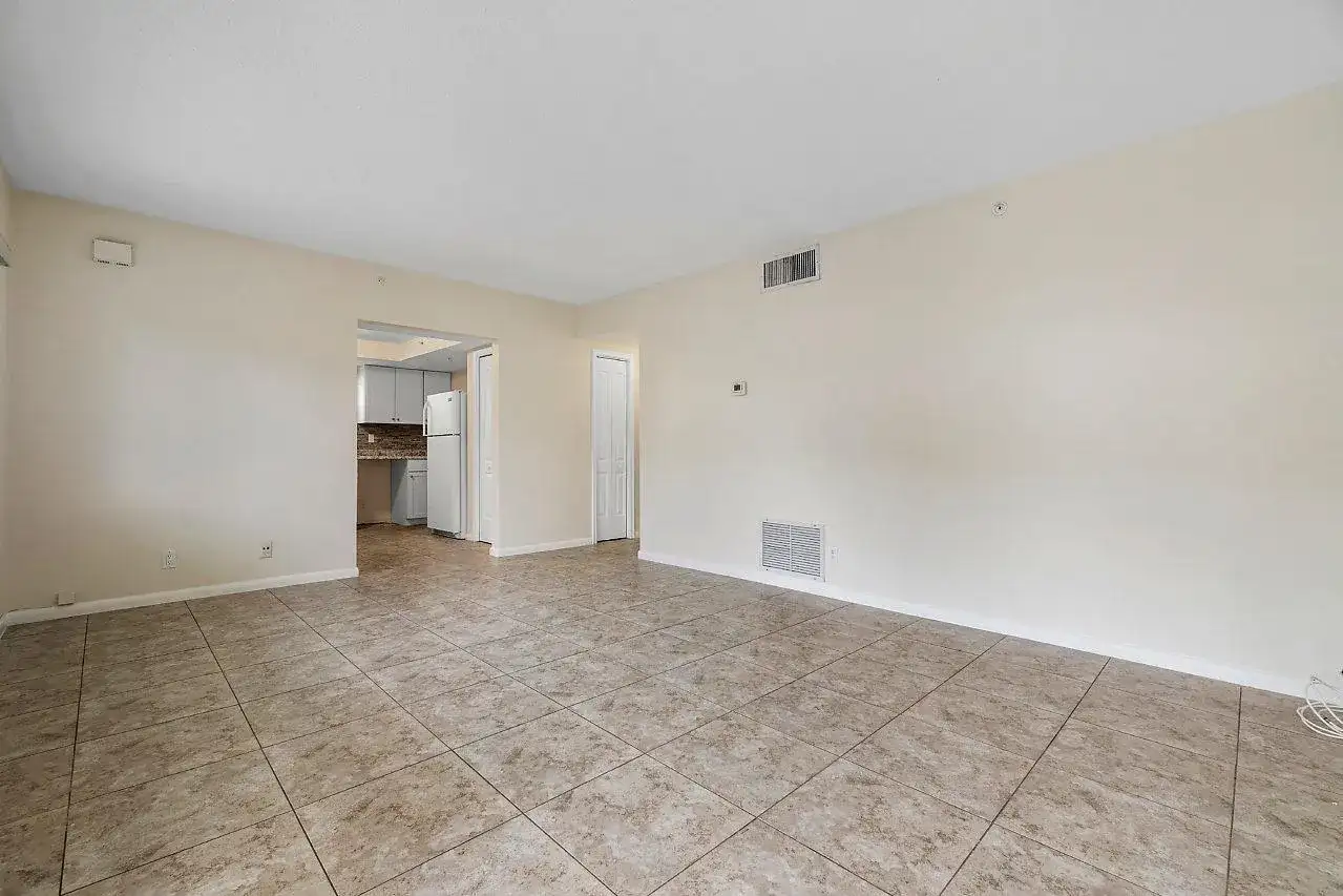 701 NE 7TH Avenue # 4, Delray Beach FL 33483 photo 2