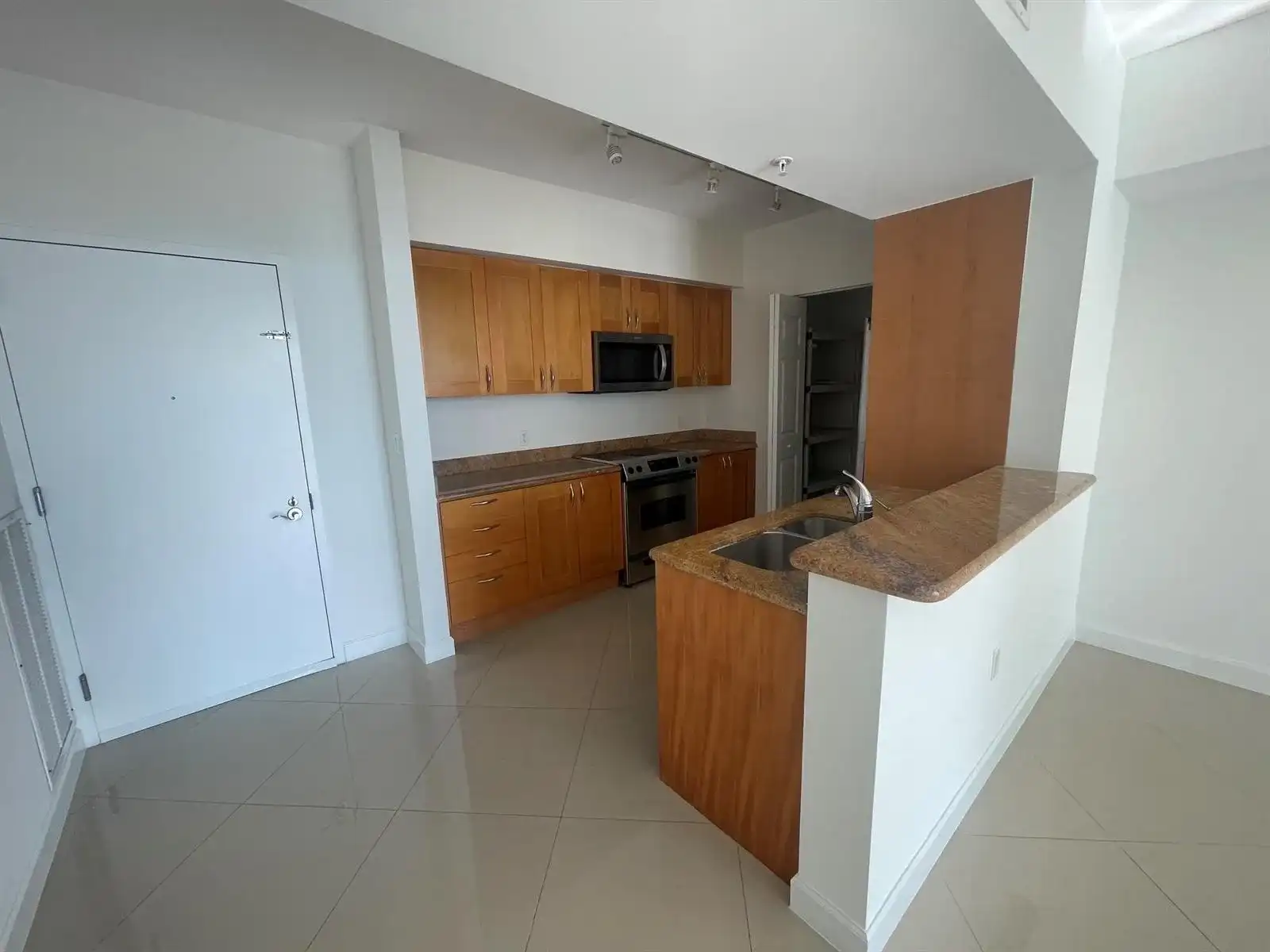 1755 E HALLANDALE BEACH Boulevard # 1005E, Hallandale Beach FL 33009