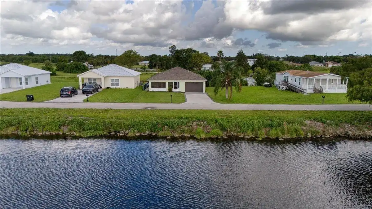 908 RIVERSIDE Drive SW, Moore Haven FL 33471