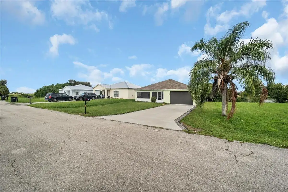 908 RIVERSIDE Drive SW, Moore Haven FL 33471 photo 4