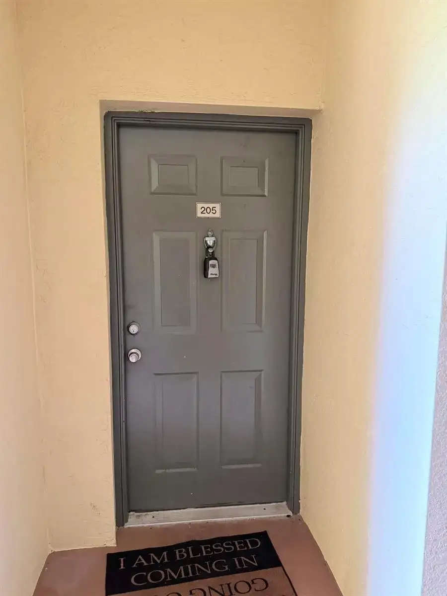 6426 EMERALD DUNES Drive # 205, West Palm Beach FL 33411 photo 2