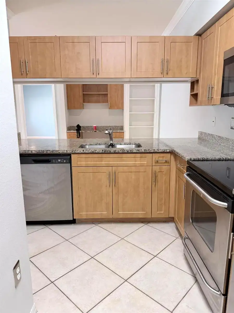 6426 EMERALD DUNES Drive # 205, West Palm Beach FL 33411 photo 3