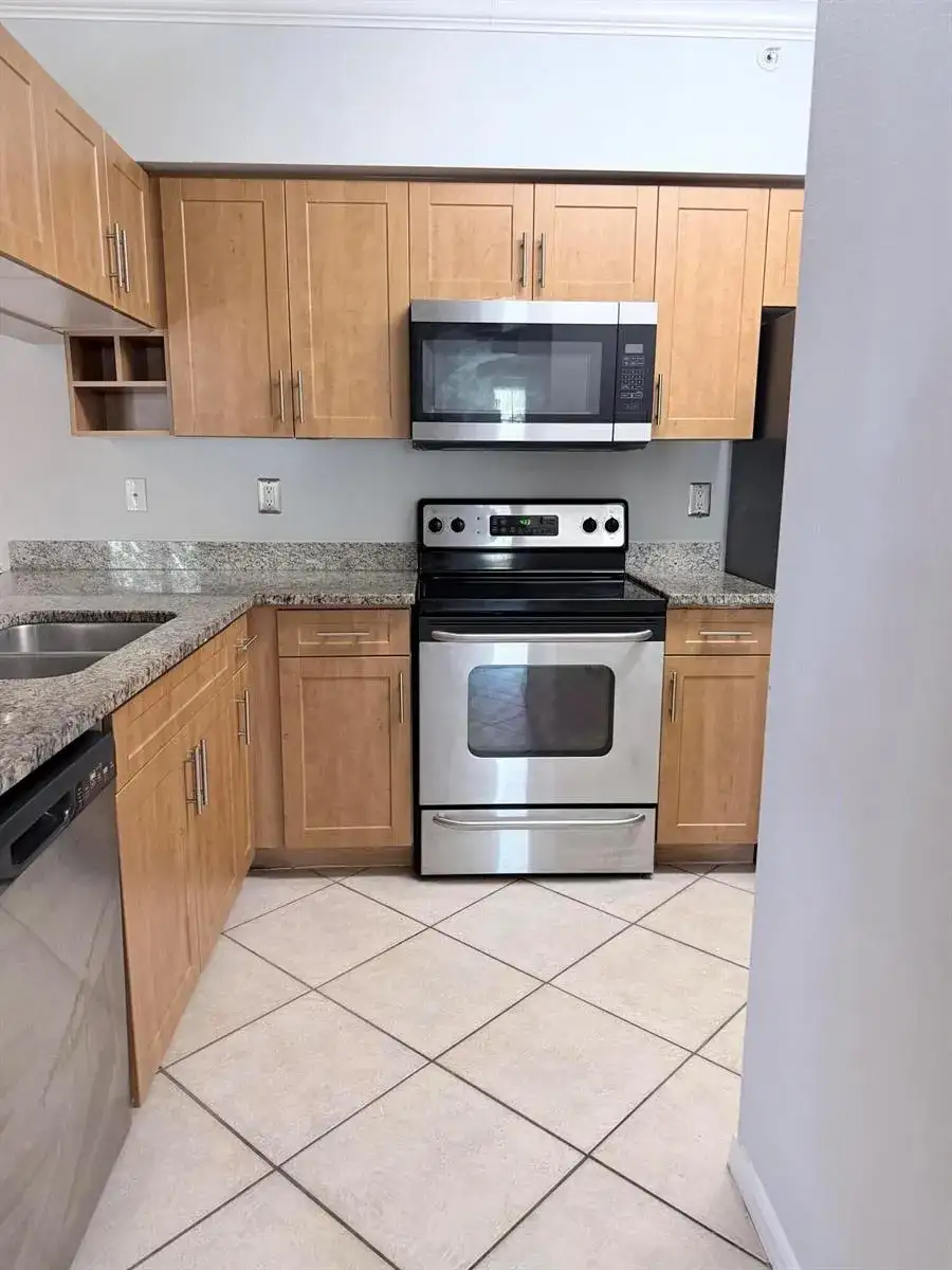 6426 EMERALD DUNES Drive # 205, West Palm Beach FL 33411 photo 4