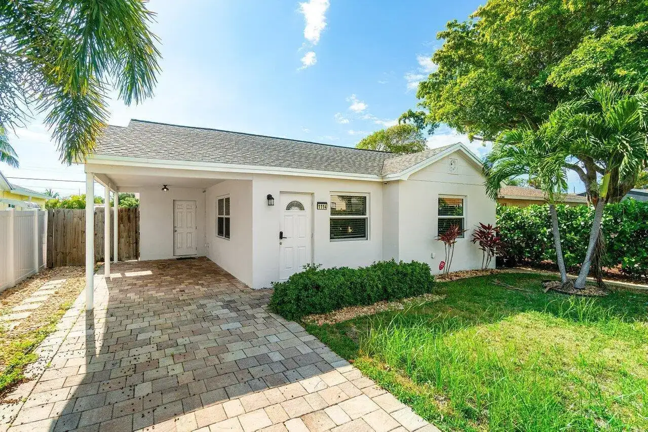 1114 S M Street, FL 33460 photo 2