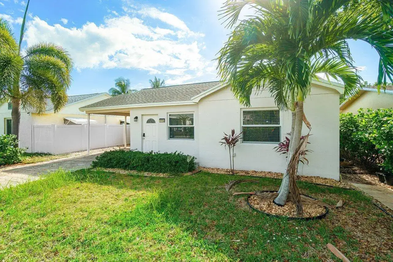 1114 S M Street, FL 33460 photo 3