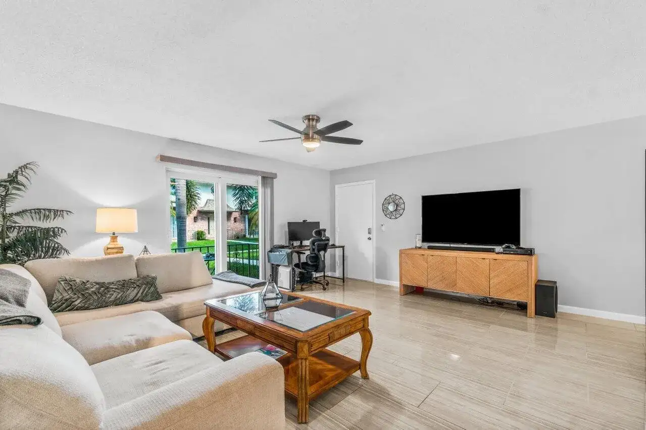 2037 S Seacrest Boulevard # B, Boynton Beach FL 33435 photo 2
