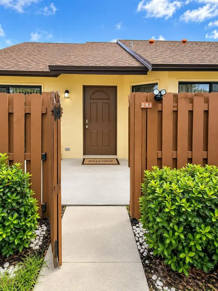 283 Springdale Circle # 28C, Palm Springs FL 33461