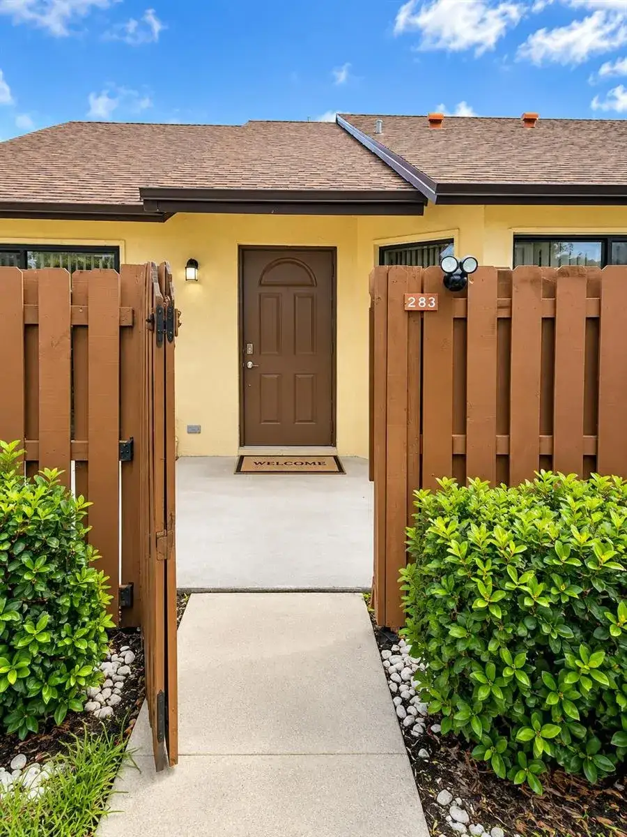 283 Springdale Circle # 28C, Palm Springs FL 33461