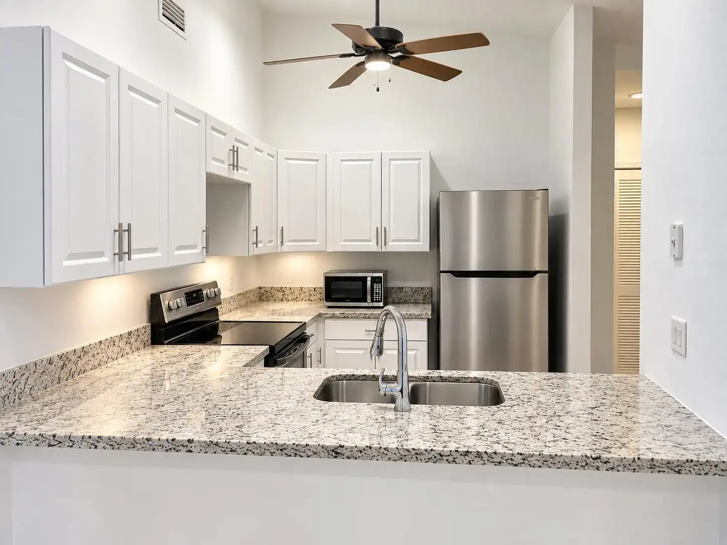 283 Springdale Circle # 28C, Palm Springs FL 33461 photo 2