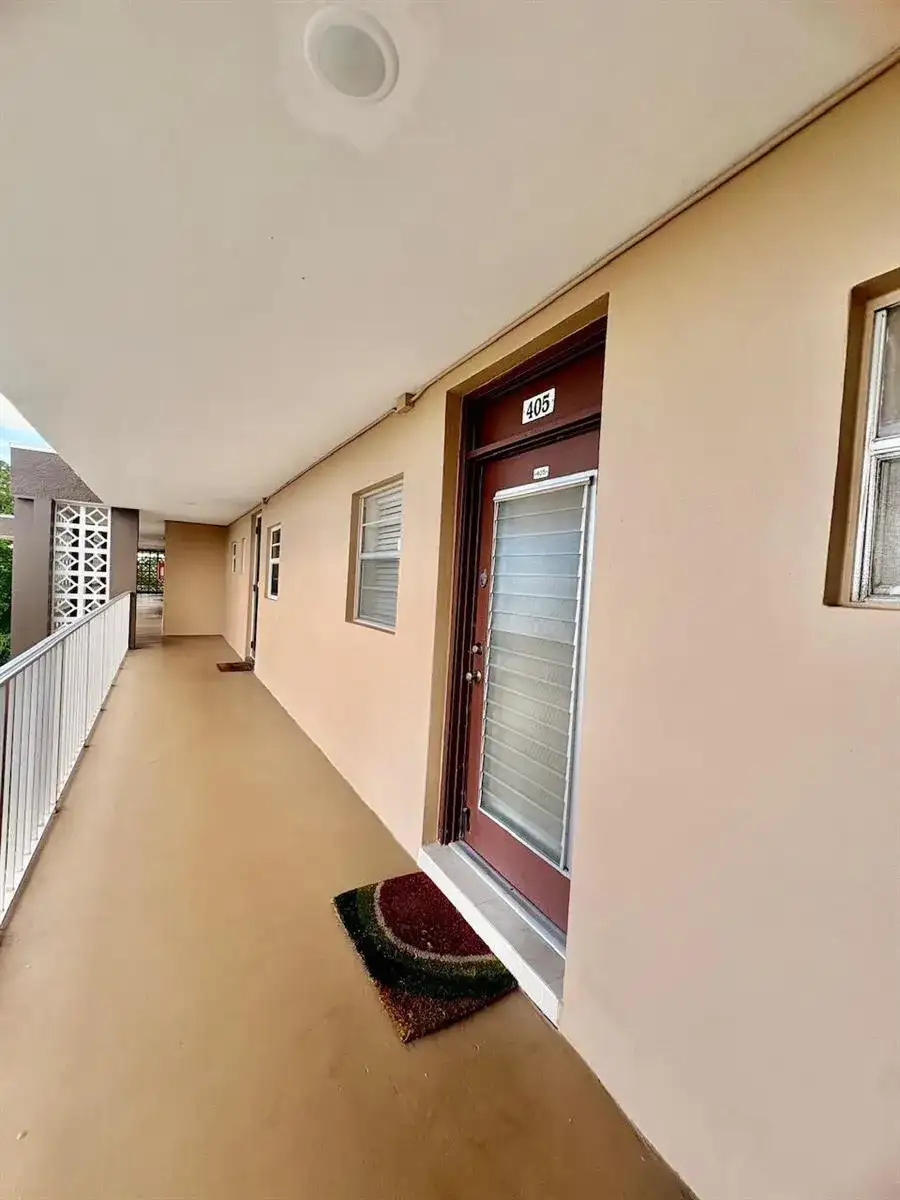 2901 NW 46th Avenue # 405, Lauderdale Lakes FL 33313 photo 2