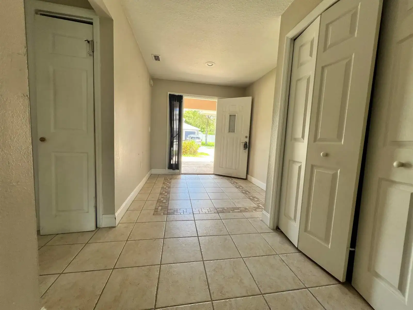 111 Shaddock Drive, FL 33823 photo 2